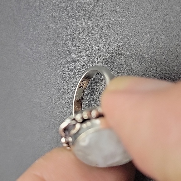 16060 Elegant 925 Silver Plate Rainbow Moonstone Blue Flash Oval Size 7 Ring - Picture 11 of 12